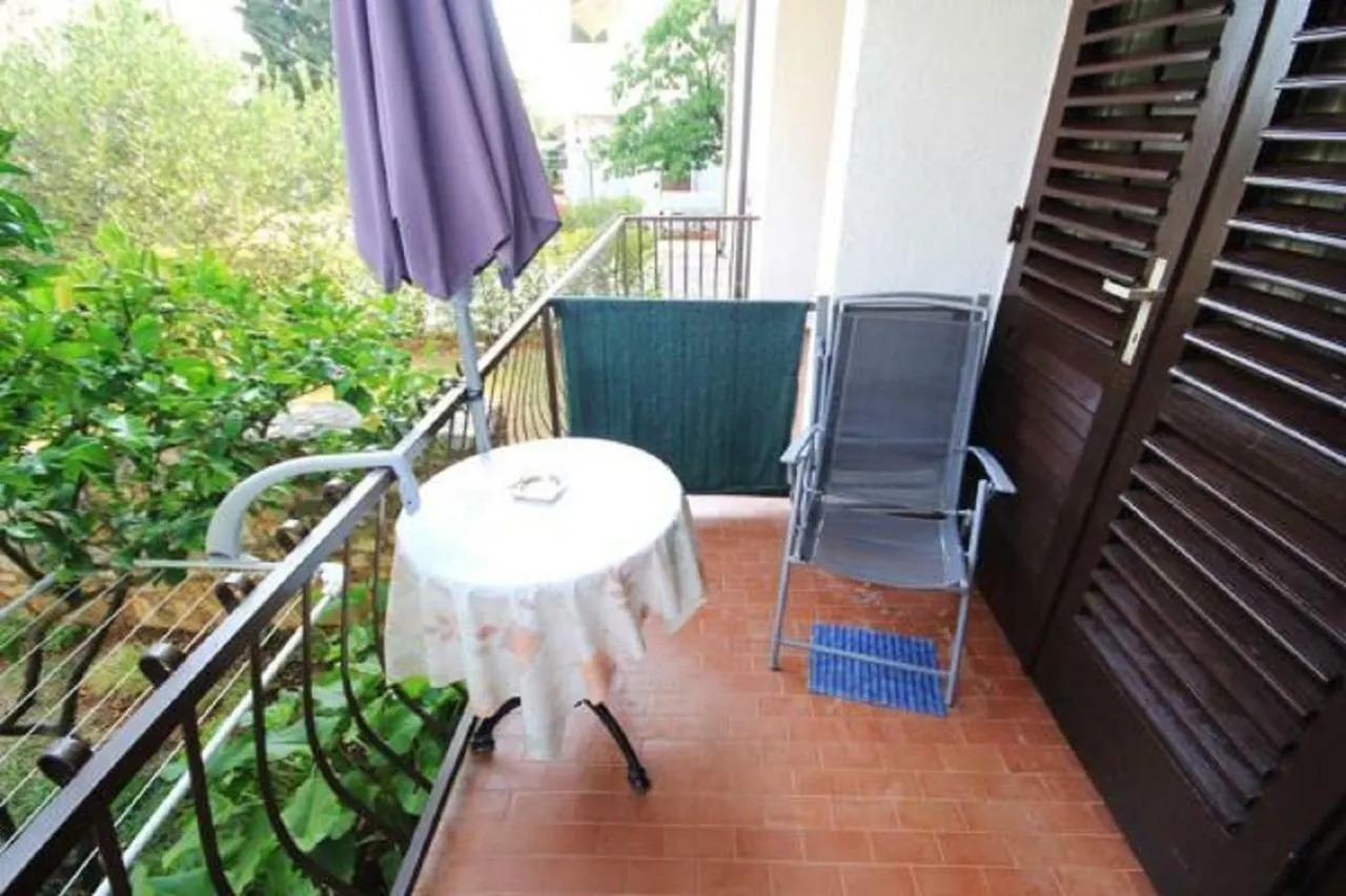 Mira Apartments Novigrad  Guest house