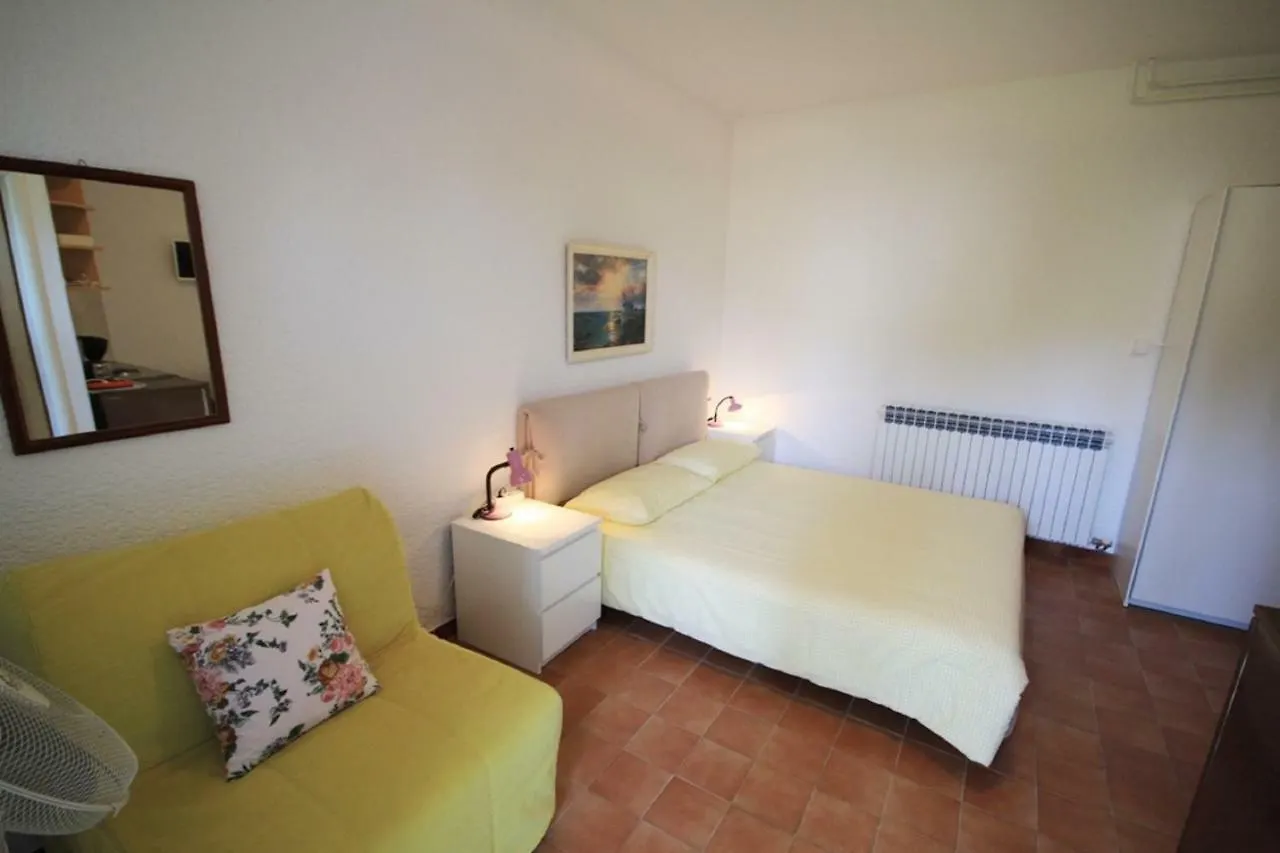 Guest house Mira Apartments Novigrad